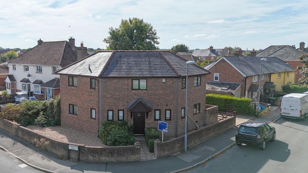3-bed detached on Parmiter Drive, WIMBORNE, BH21, £415,000