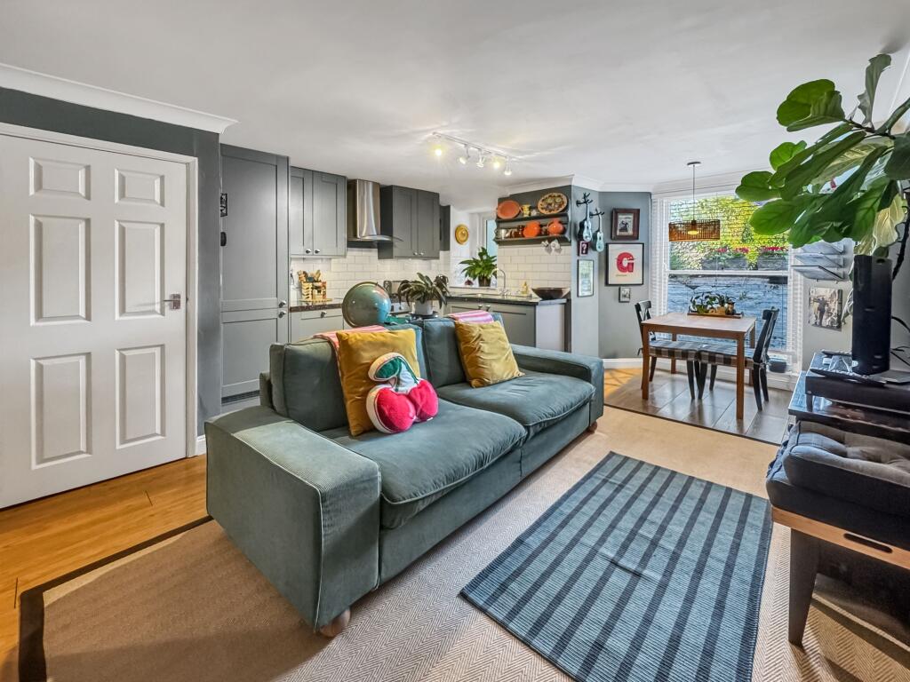 Apartment in Ryde, Oakfield - More