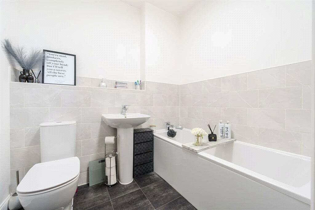 Apartment in Wokingham - More