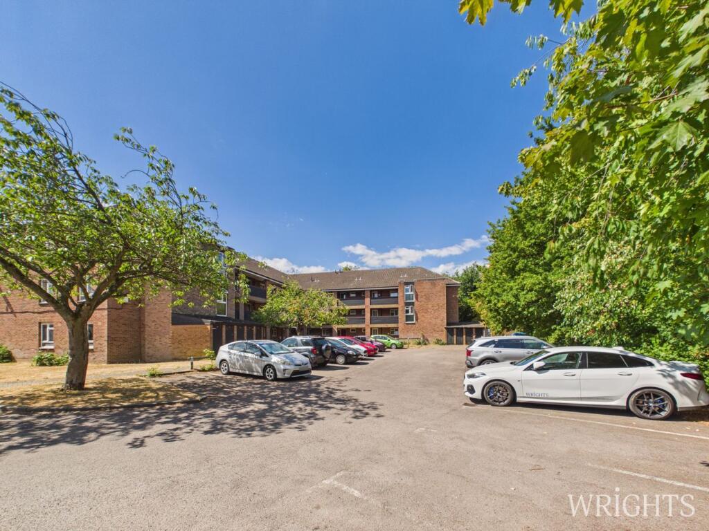 Main image of property: Aldbury Grove, WELWYN GARDEN CITY, AL7