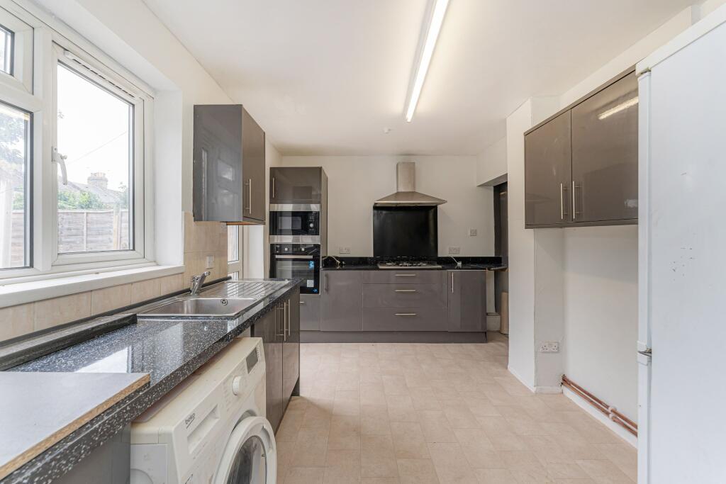 Clarendon Road, London photo 3