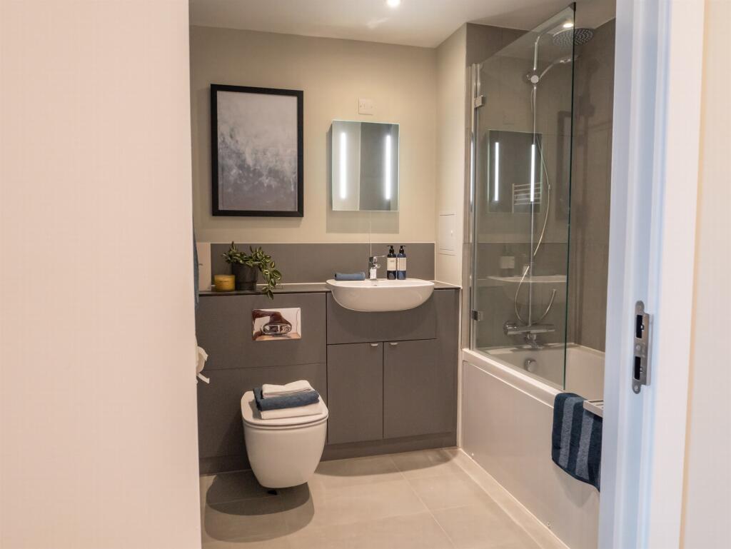 Apartment in Birmingham, Perry Barr - More