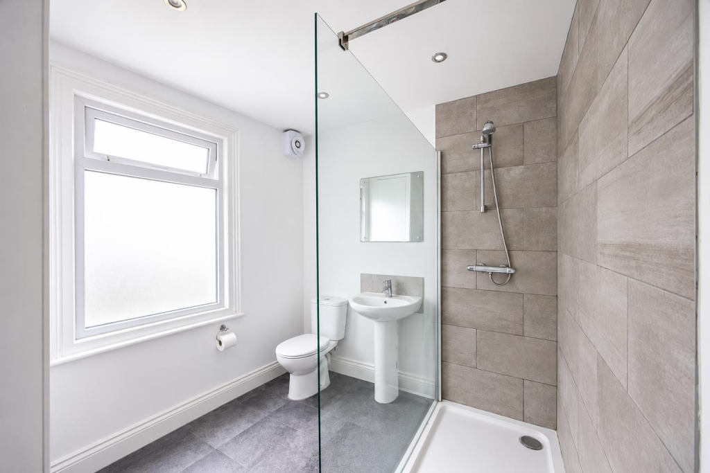 6 bedroom flat for rent