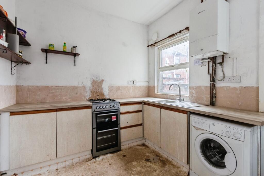 House in Wakefield, Belle Vue - View 2