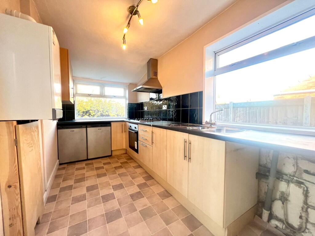 Huntcliffe Avenue, Redcar, North Yorkshire, TS10 photo 2