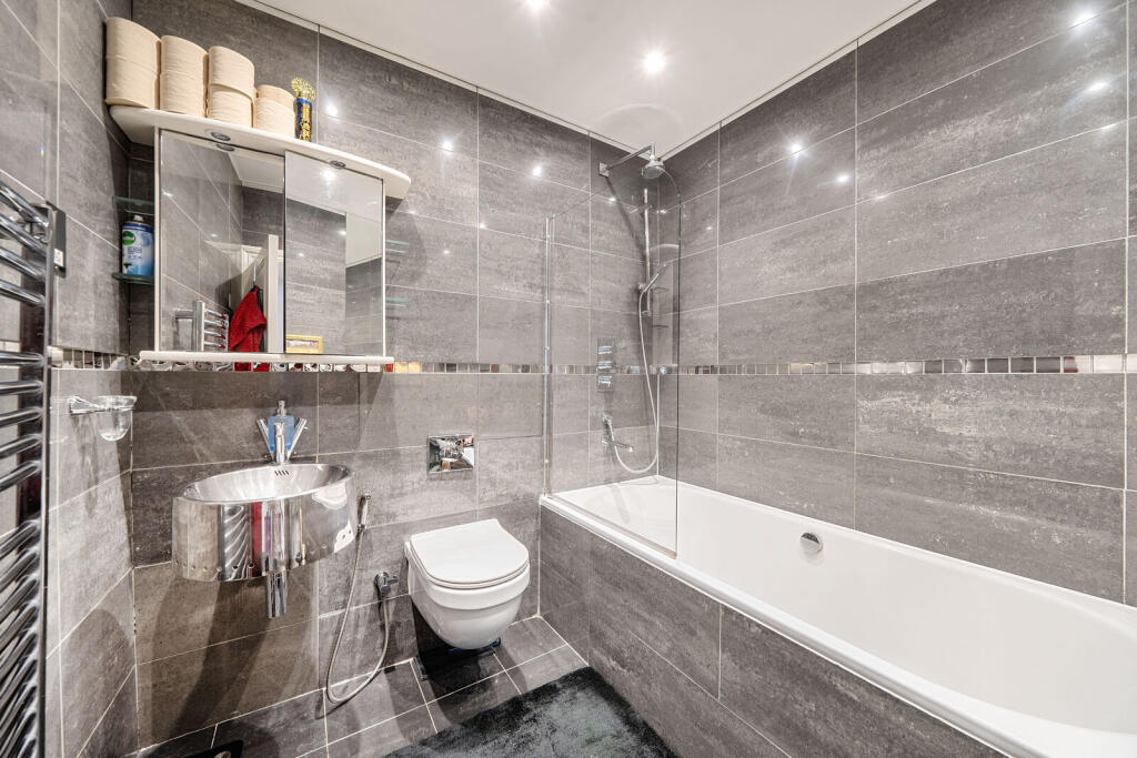 Apartment in London - More