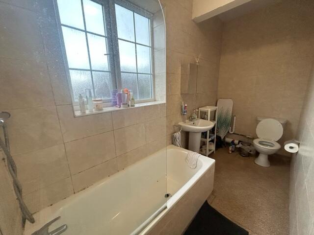 House in Leeds, Headingley Hill, Hyde Park - View 5