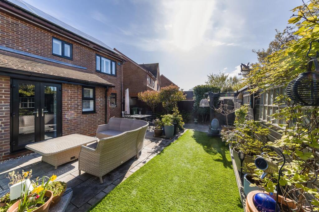 Main image of property: Wandle Beck, Didcot, OX11