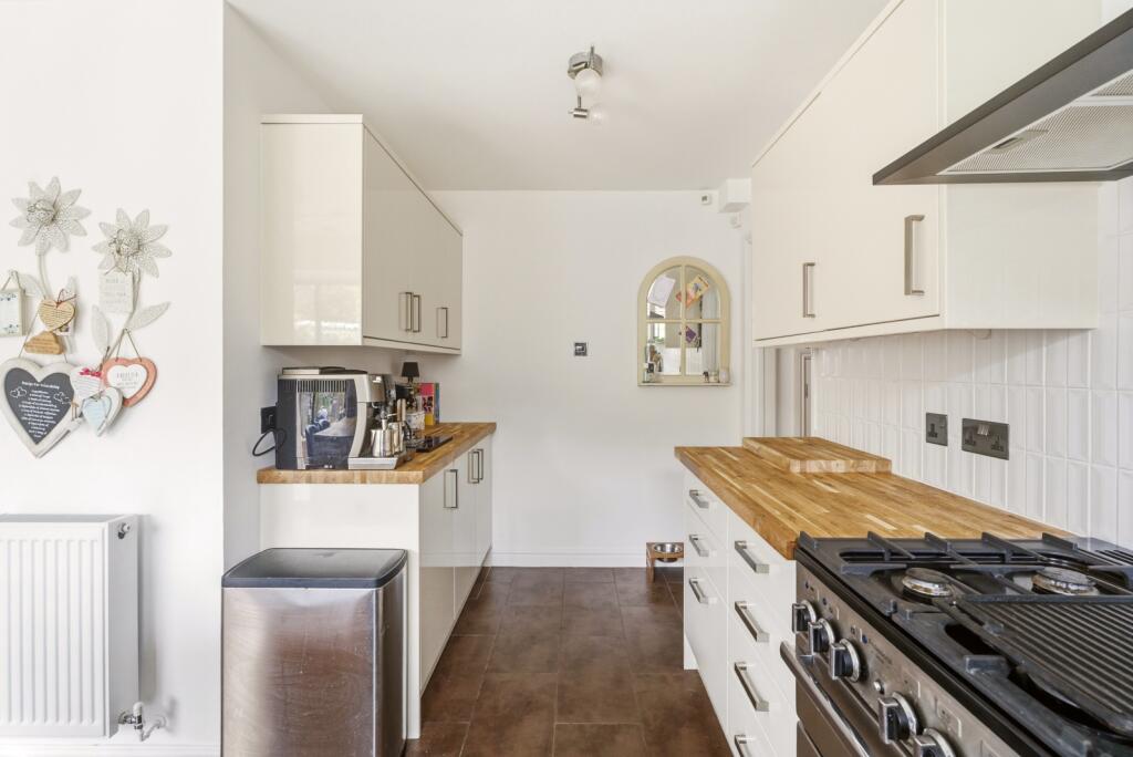 House in Dunstable, Central Bedfordshire - View 3