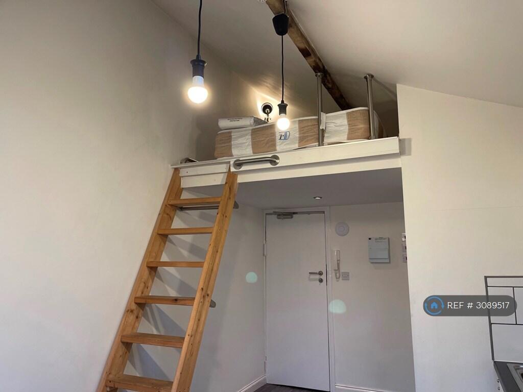 Apartment in Northampton, West Northamptonshire - View 5