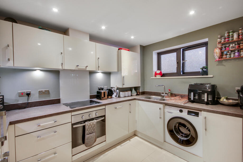 Apartment in Redhill - View 4