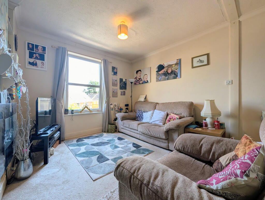 House in Newport, Barton - More