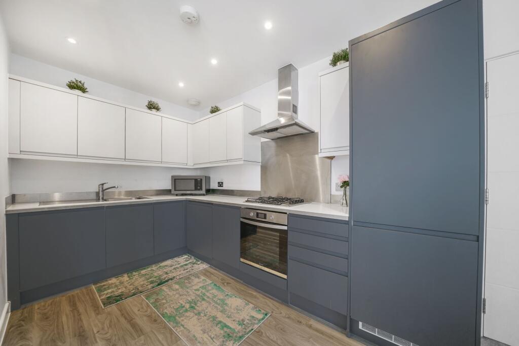 Apartment in Croydon - View 5