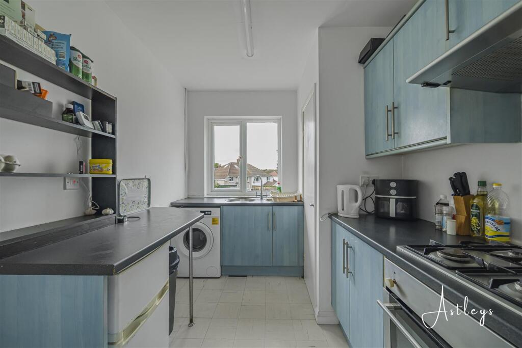 Apartment in Newton, Mumbles - More