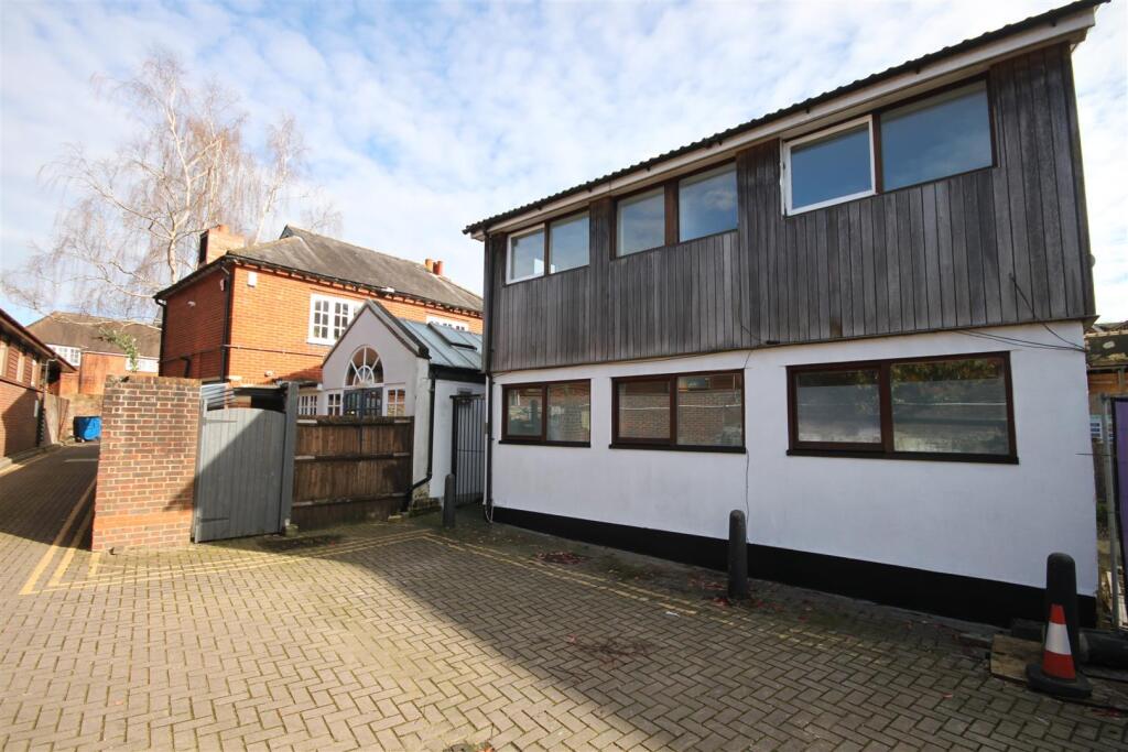 Main image of property: HIGH STREET, LEATHERHEAD, KT22