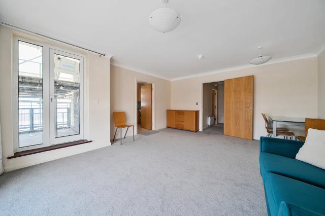 Apartment in Basingstoke and Deane, Lychpit, Riverdene - View 4