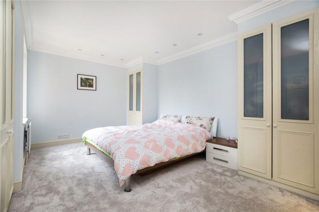 Apartment in London - View 5