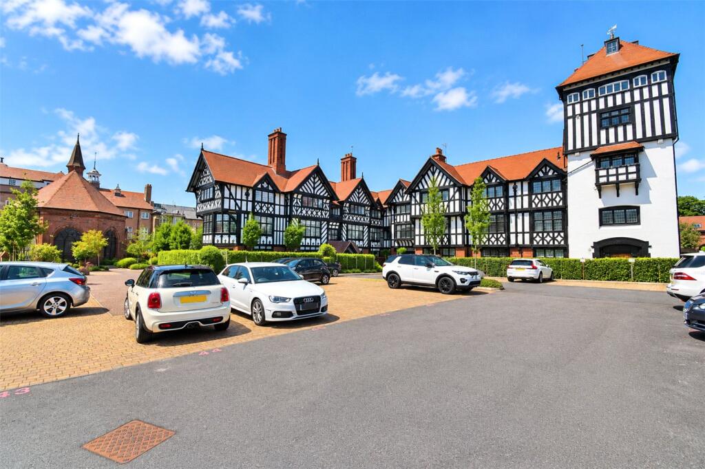 3-bed flat on Grenfell Park, Parkgate, Neston, £400,000