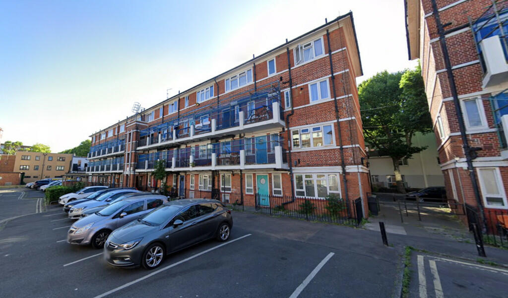1-bed flat on Fort Road, London, £300,000