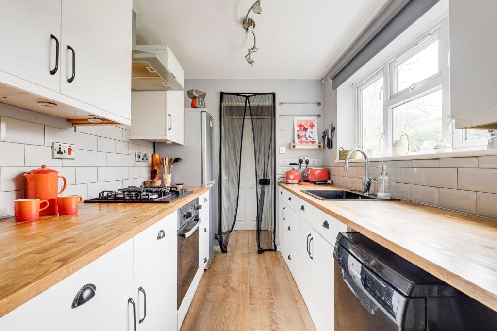 3 bedroom terraced house for sale in Woolmer Road, Nottingham, NG2 - View 4
