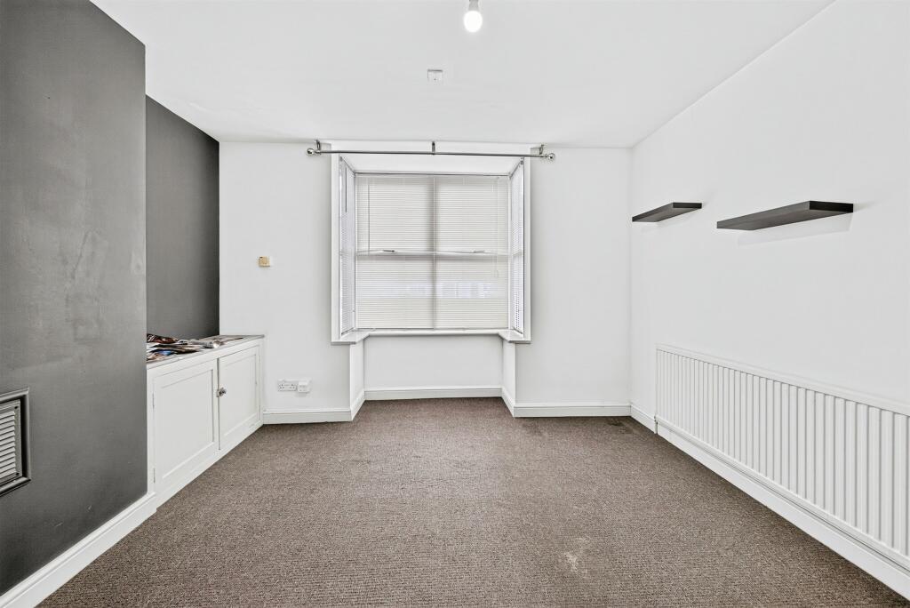 House in Northampton, West Northamptonshire - View 5