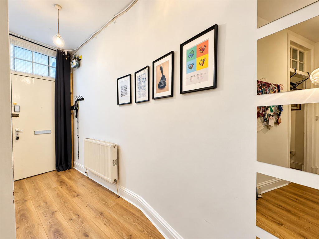 Apartment in Glasgow, South Lanarkshire - More