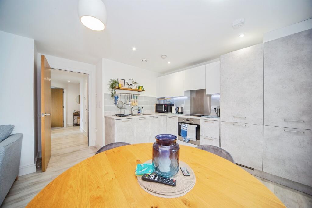 Apartment in Southampton - View 5