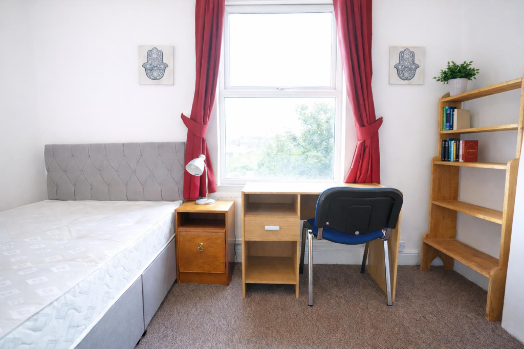 House in Bangor, Gwynedd - More