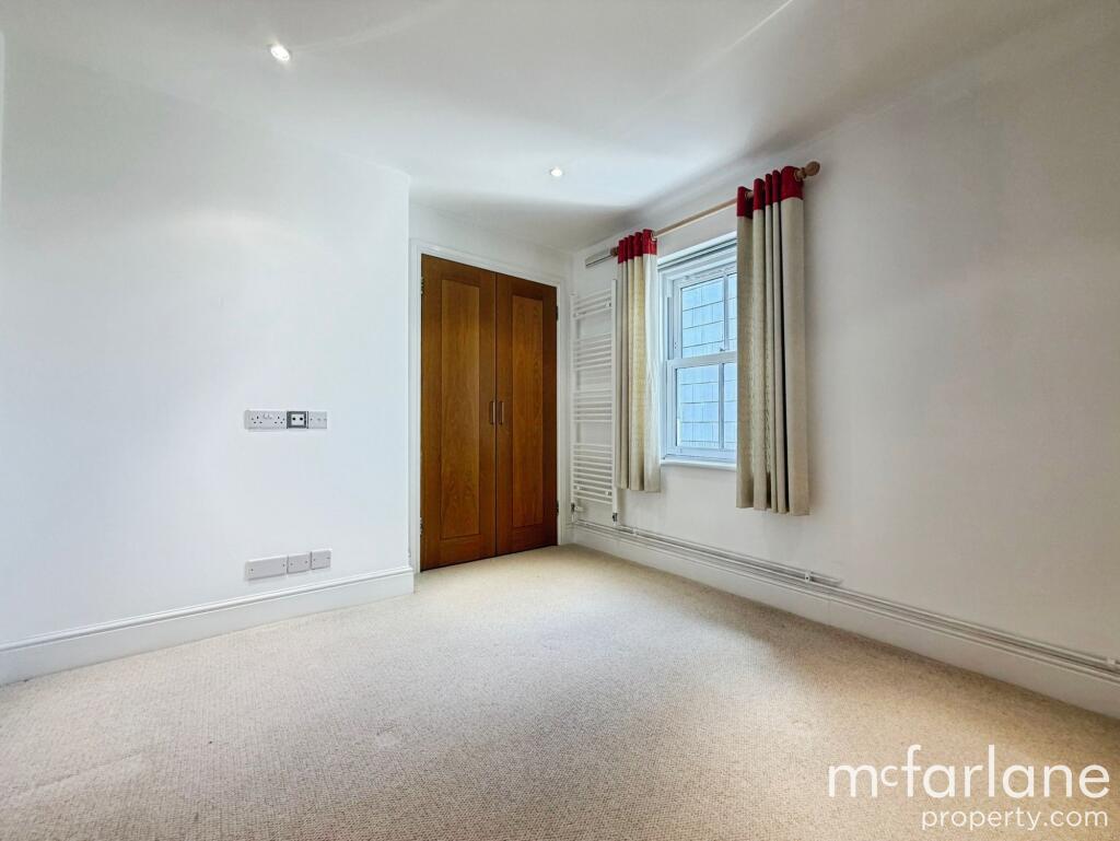 Apartment in Swindon, Lakeside, South Swindon - View 4