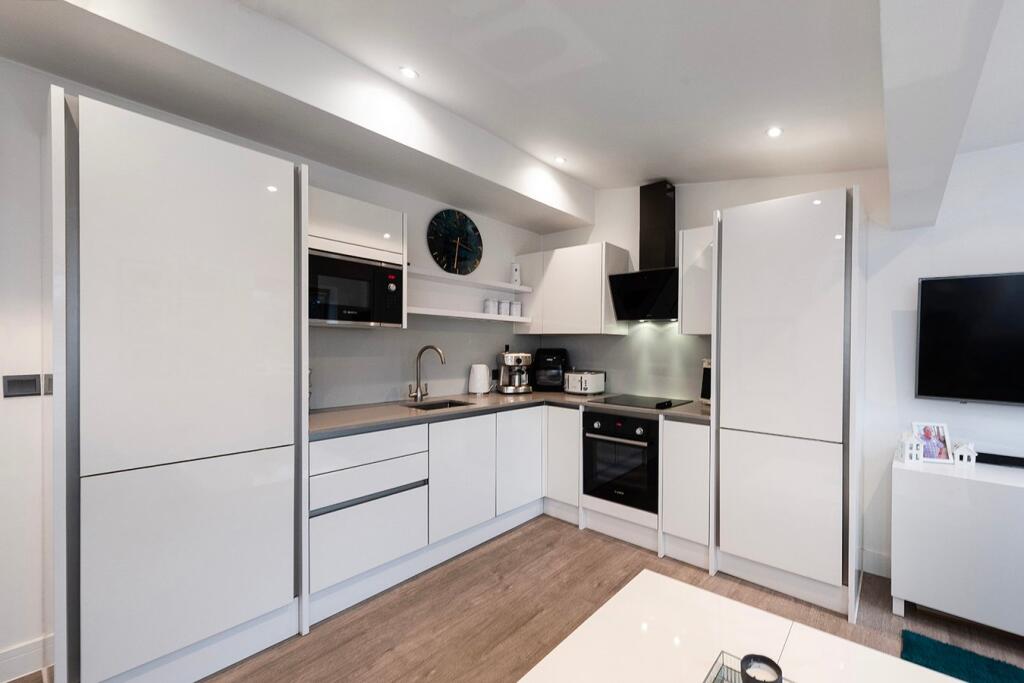 Main image of property: 302 Broadway, Bexleyheath, DA6