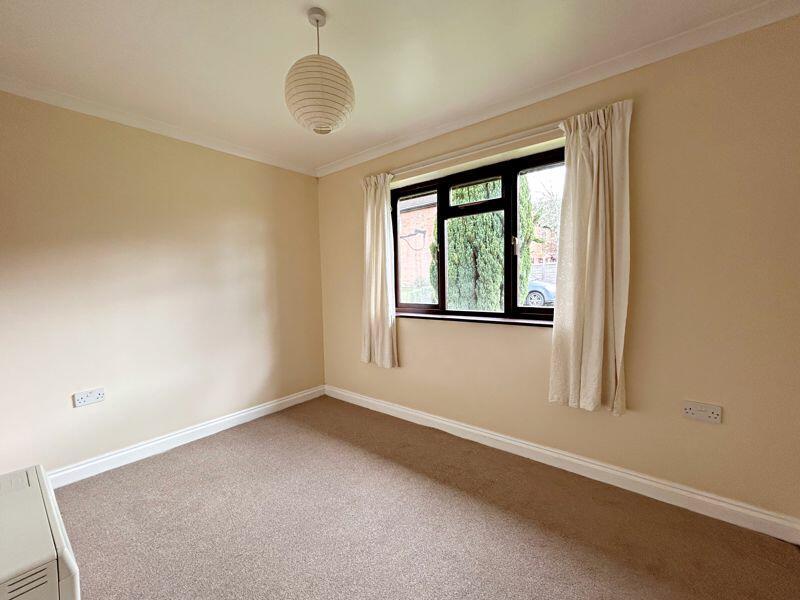 House in Worcester - View 5