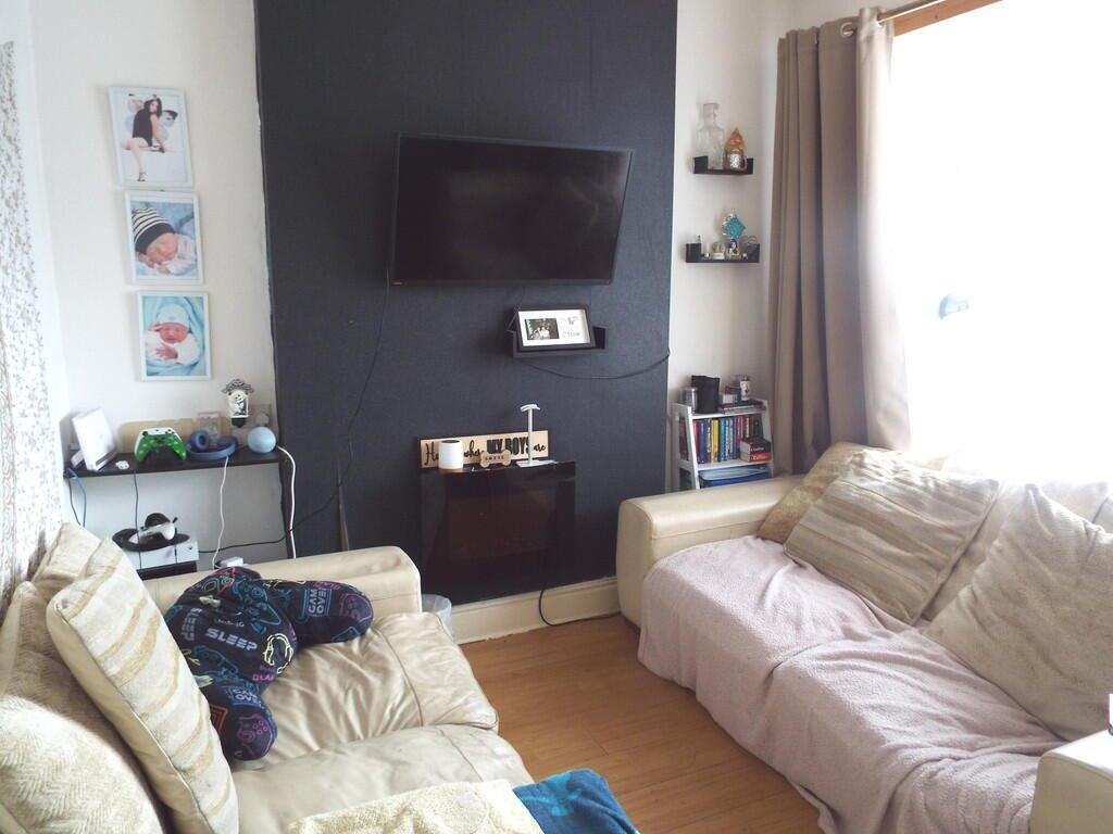 House in Hull - View 2