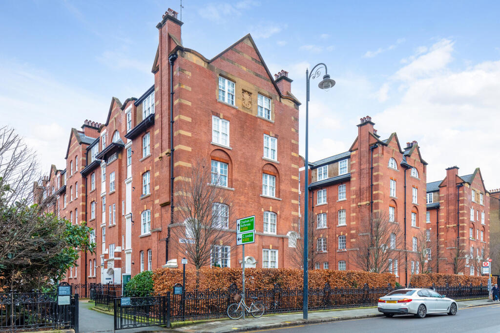 Studio studio on Beaufort Street, London, SW3 5, £350,000