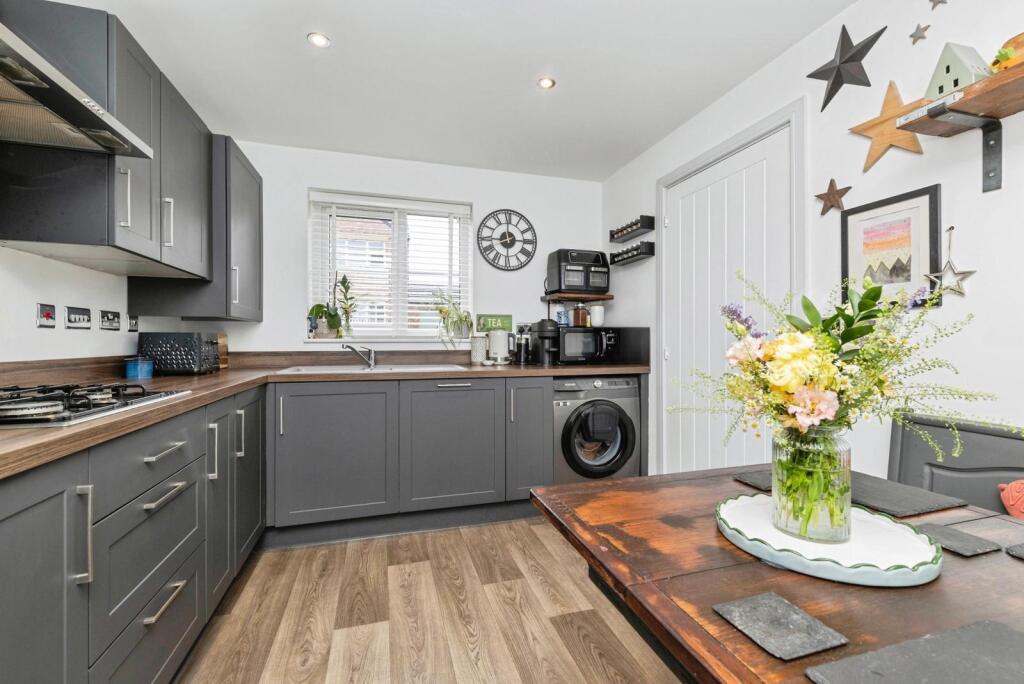 Hunters Way, Eaglescliffe, Stockton-on-Tees, TS16 photo 4