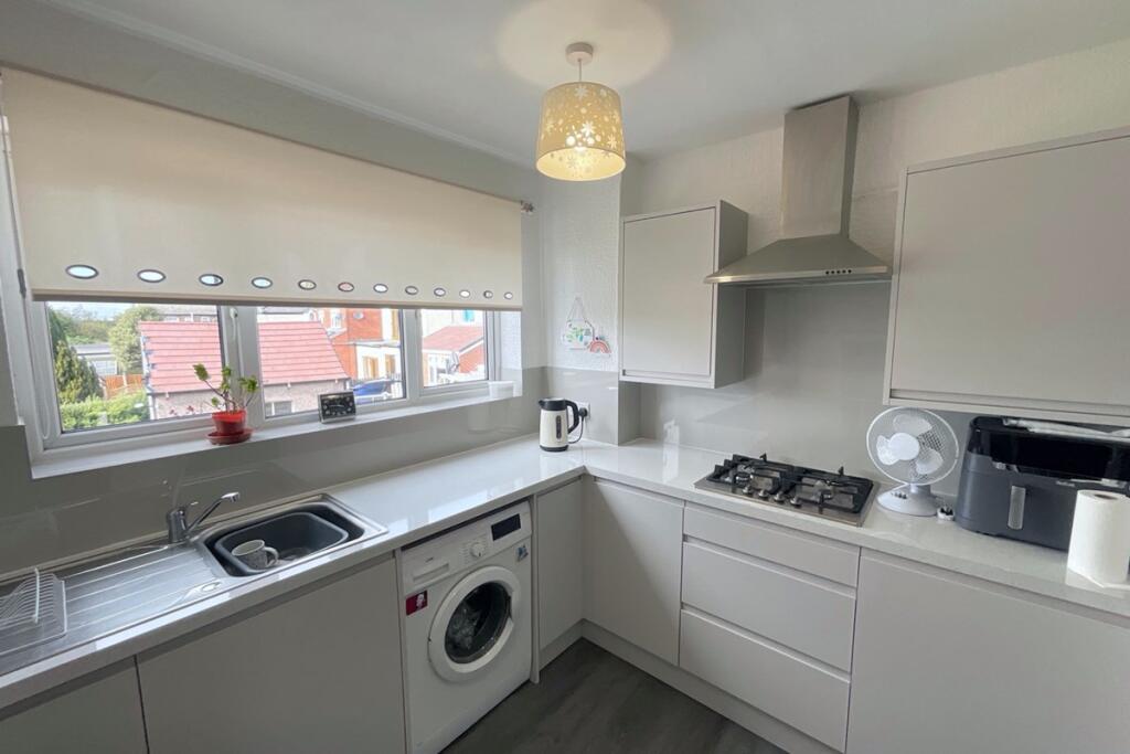 Apartment in Sheffield, Handsworth - View 3