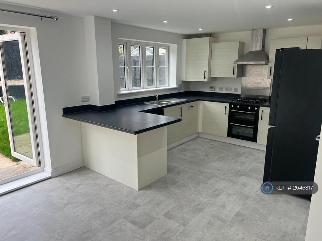 Leventon Place, Trowbridge, BA14 photo 3