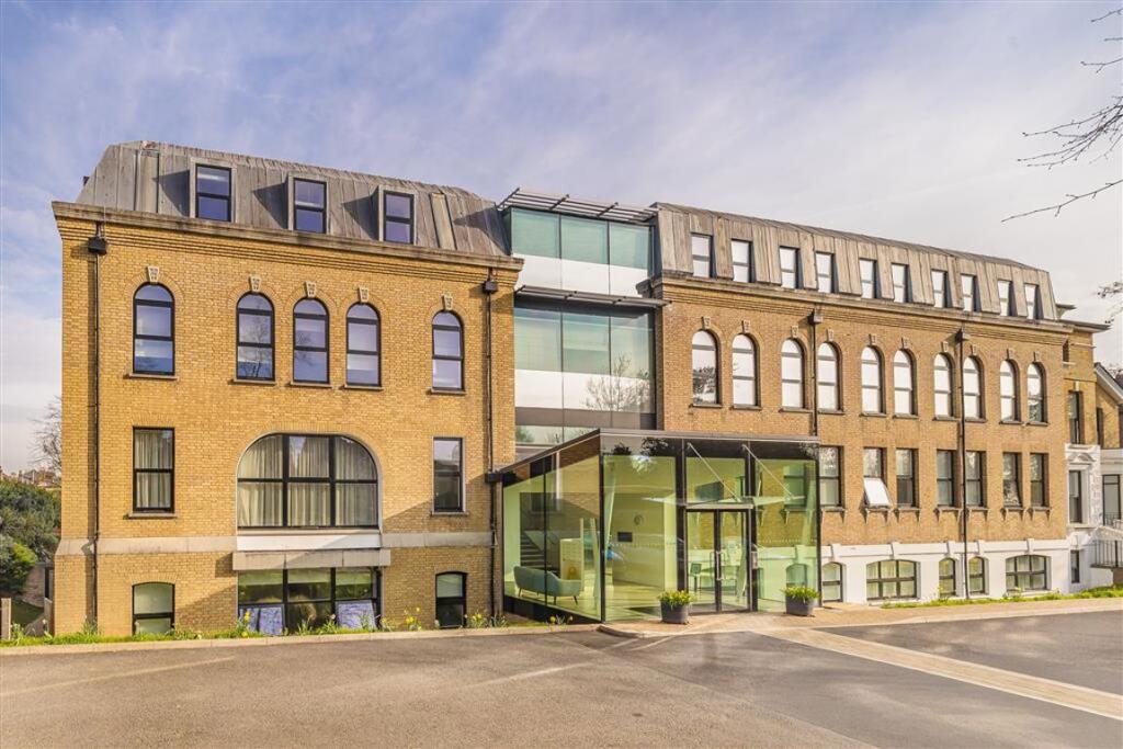 1-bed flat on Hampton Road, Teddington, £399,950