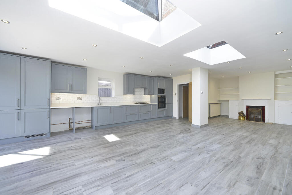 House in Waverley, Haslemere - View 4