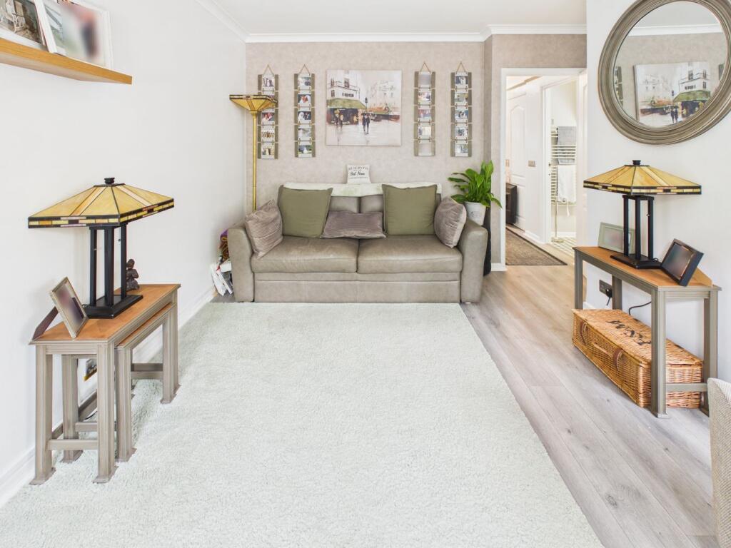 Apartment in North Hertfordshire, Jubilee Industrial Centre - View 5