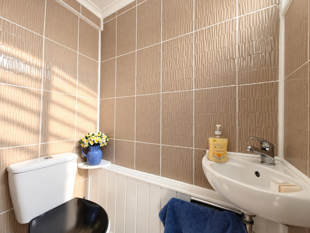 House in Dudley, West Midlands - More