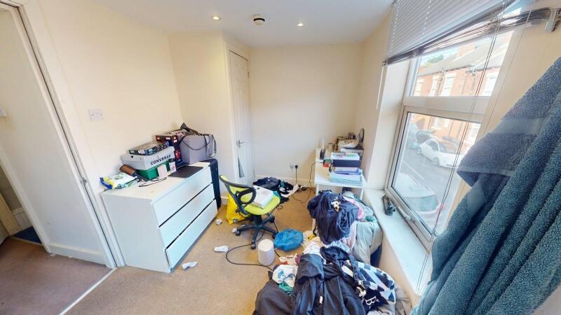 House in Leeds, West Yorkshire - View 6