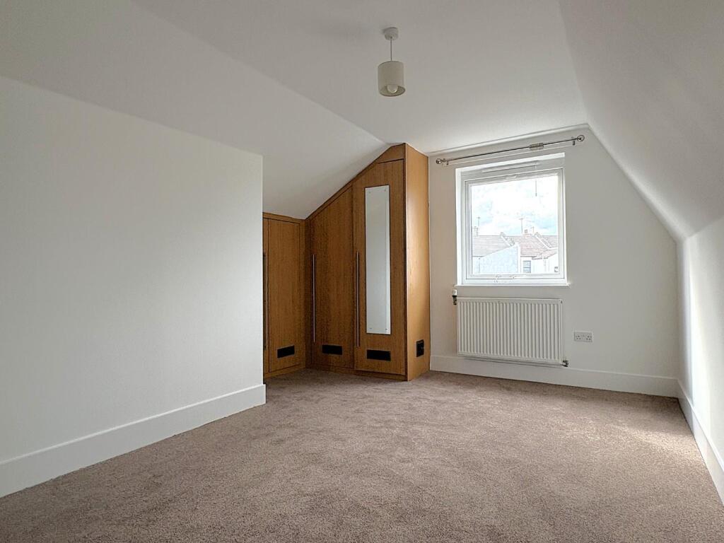 House in Dartford - More