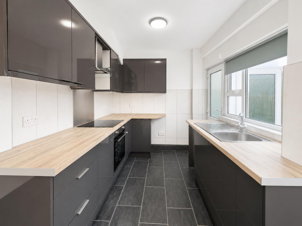 House in Northampton, Abington - More