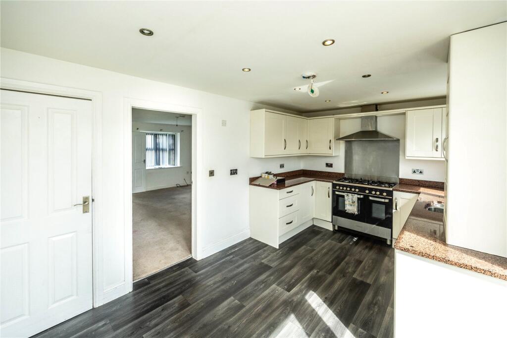 House in Calderdale, Illingworth - More