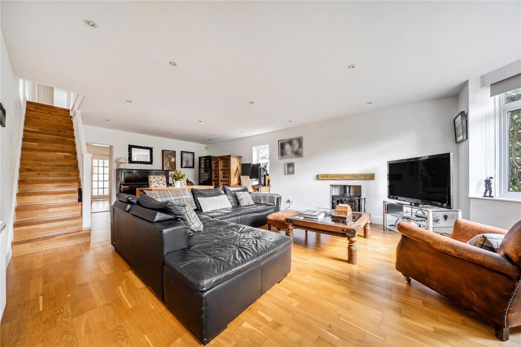 House in Tonbridge - More
