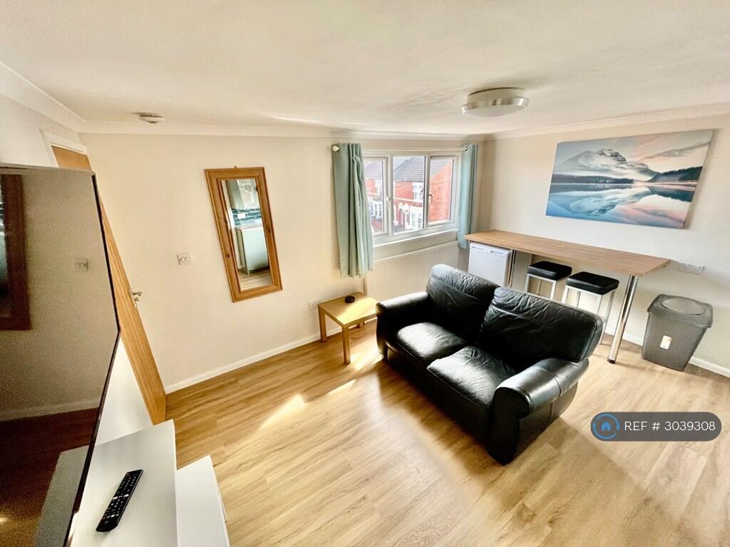 Apartment in Swindon - View 5