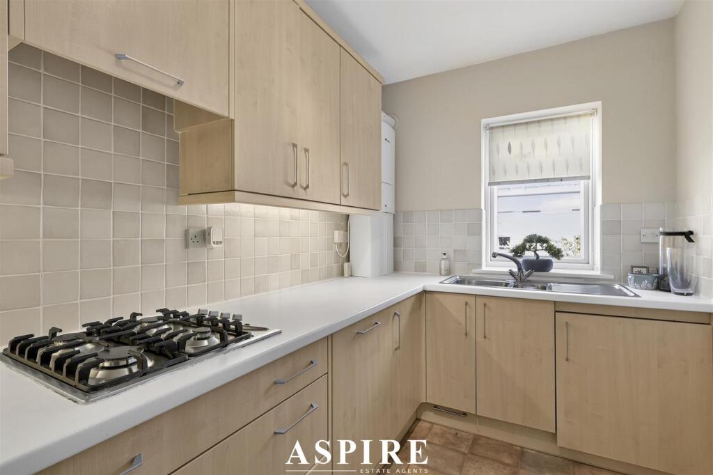 Apartment in Southend-on-Sea - More