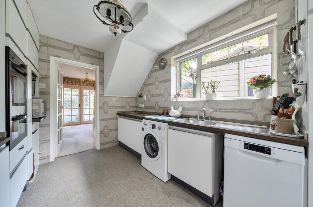 Falstaff Avenue, Earley, Reading - View 6