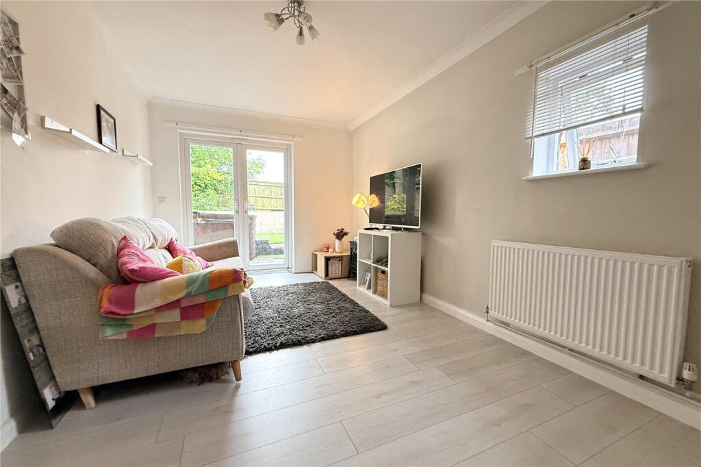 Scotts Court, Sand Hill, Farnborough, Hampshire, GU14 photo 4