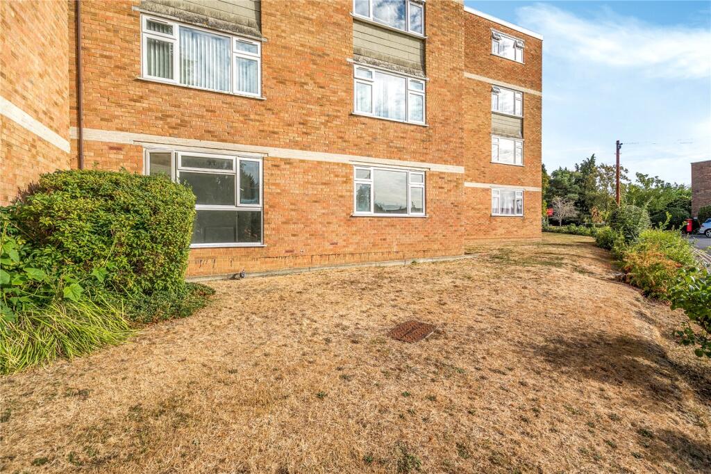 Apartment in Woking, Surrey - View 5